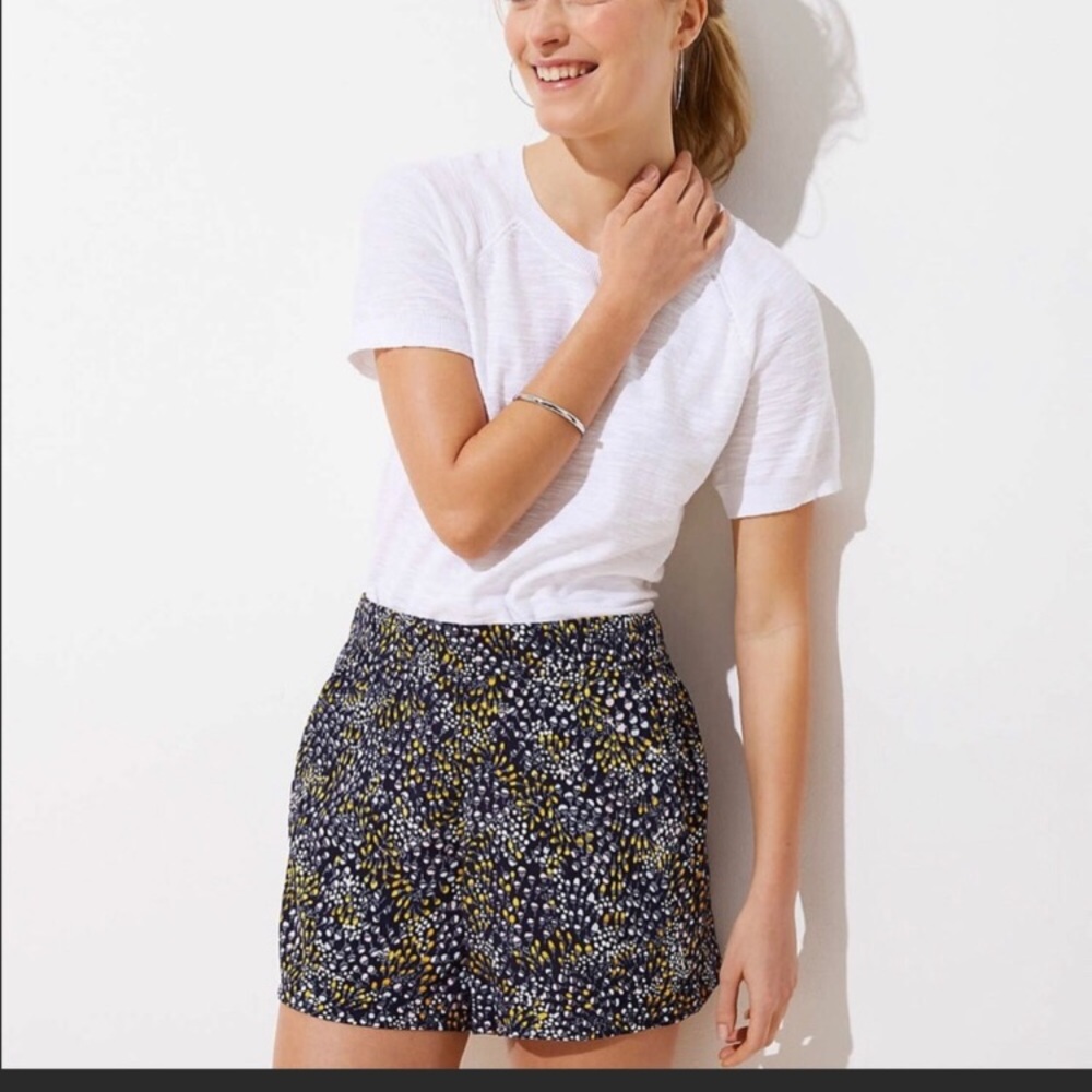 LOFT Dotted Crepe Pull On Shorts